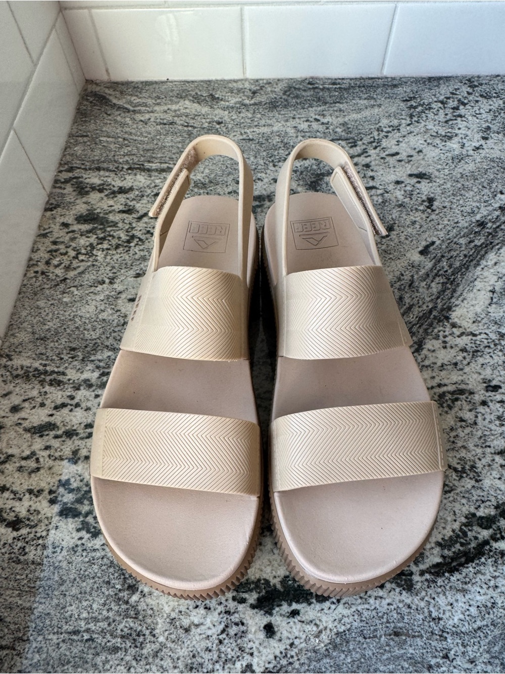 Reef Water Vista Higher Platform Sandals Beige/Neon Lime. Size 8. EUC - Picture 2 of 6